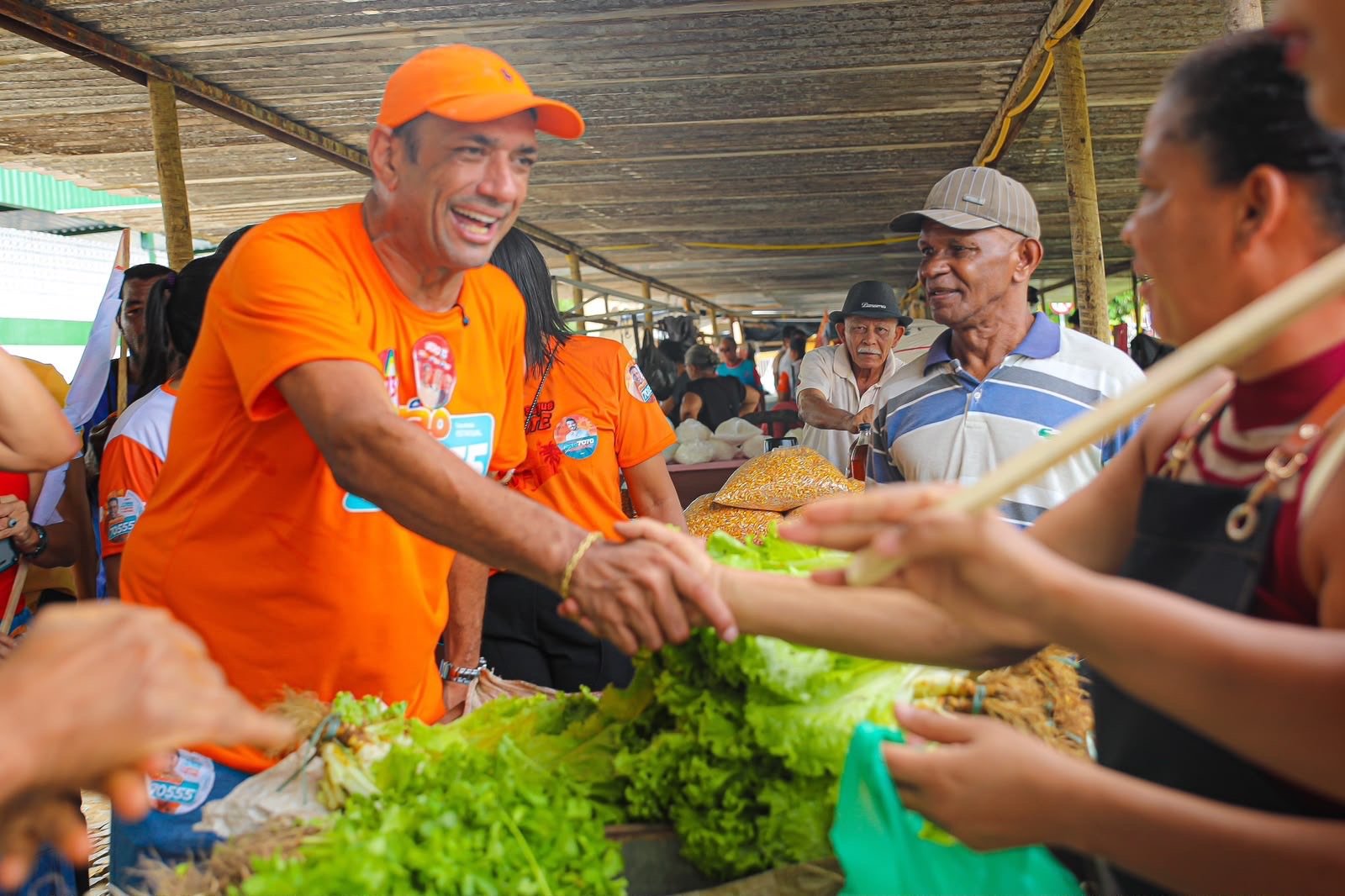Candidato a deputado estadual Marão durante visita a Itajuípe, no sul da Bahia